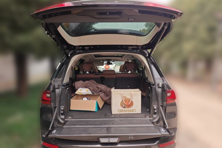 Used BMW X7 2022 xDrive40i Luxury Package with Leading Features Trunk