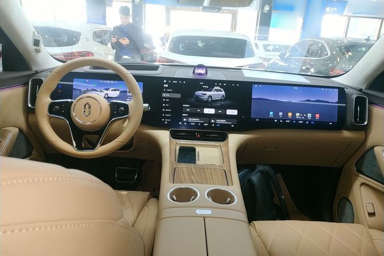 Used Hima AITO M8 2025 Extended-Range Max Version 37 kWh 6-Seater
