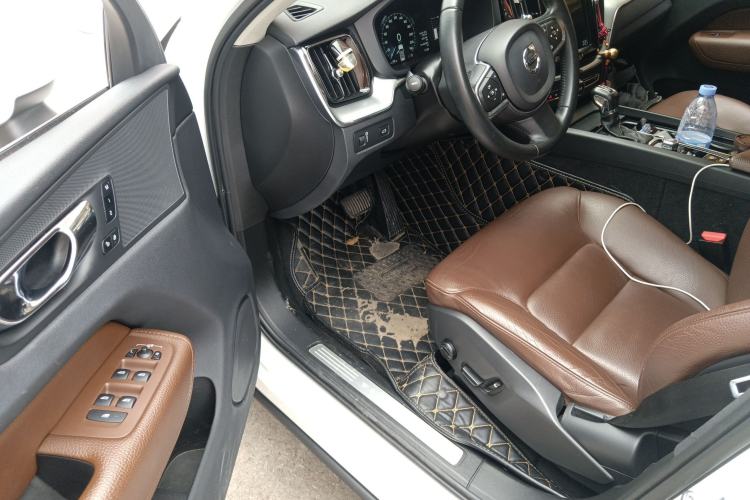 Used Volvo XC60 2019 T5 4x4 Smart Edition China V Standard
