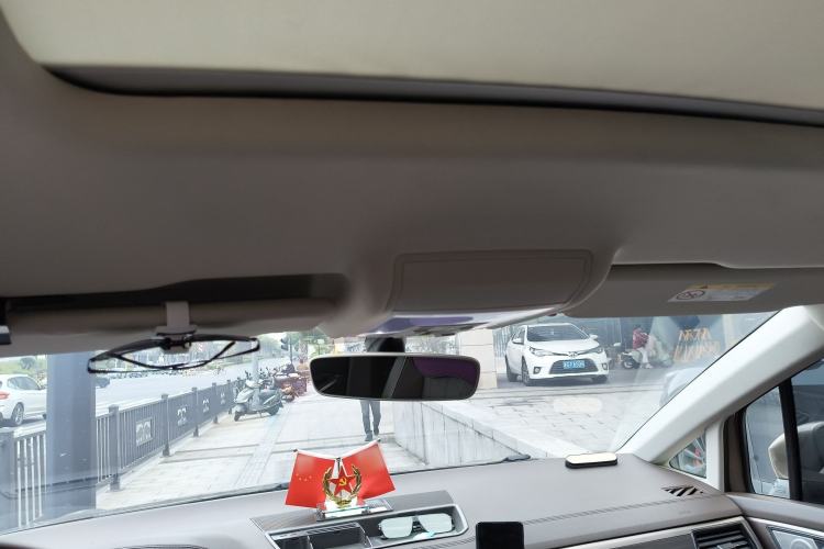 Used Volkswagen Viloran 2020 330TSI Luxury Edition Headliner