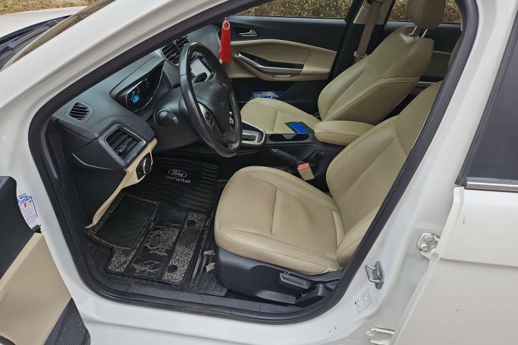 Used Ford Escort 2015 1.5L Automatic Fashion Model
