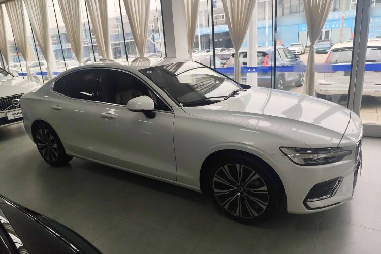 Used Volvo S60 2023 B4 Zhiyuan Luxury Edition