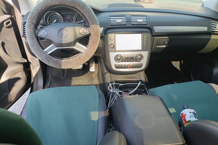 Used Mercedes-Benz R-Class 2014 R 320 4MATIC Business Model Center Console