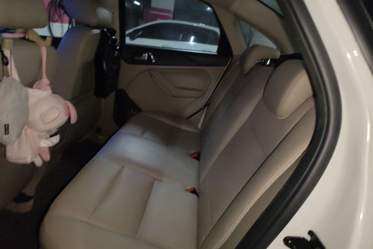 Used Ford Focus 2013 Sedan Classic 1.8L Automatic Fashion Edition
