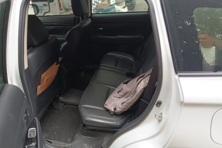 Used Mitsubishi Outlander 2019 2.0L Two-Wheel Drive Comfort Edition 5 Seats China V Standard Left Rear Seat