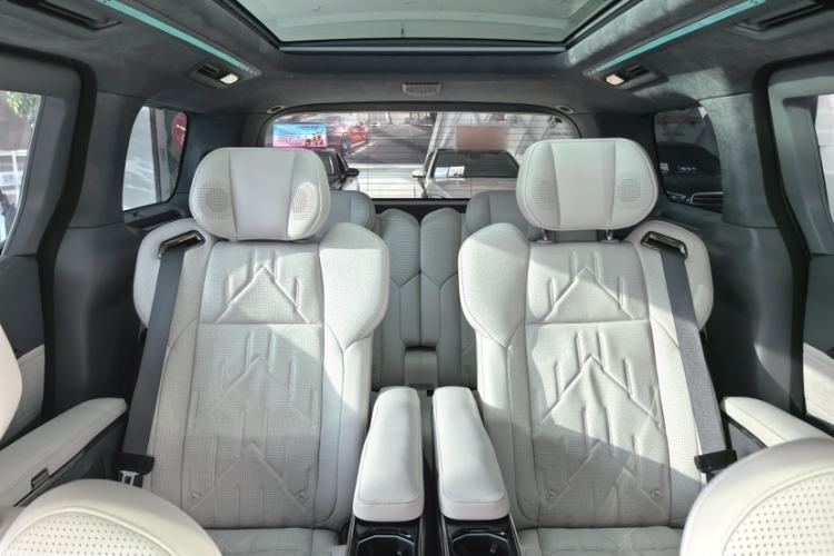 Used Zeekr 009 2024 Six-Seat Executive Version 4WD 108 kWh
