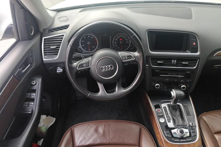 Used Audi Q5 2015 40 TFSI Comfort Model Steering Wheel