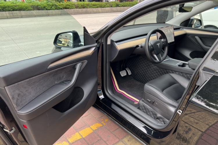 Used Tesla Model Y 2021 Standard Range Rear-Wheel Drive Version Interior 2