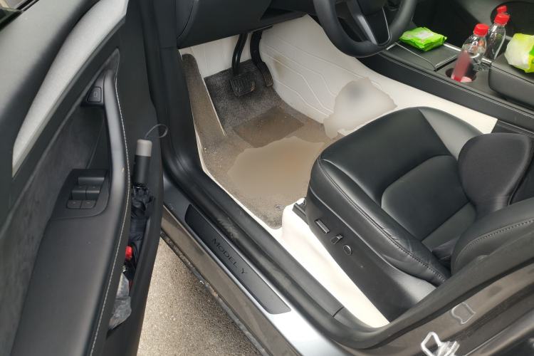 Used Tesla Model Y 2024 Rear-Wheel-Drive Version
