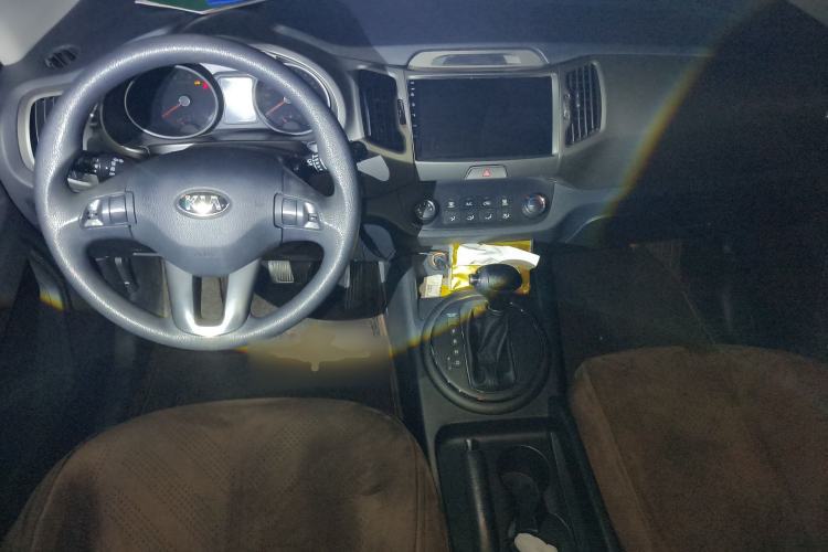 Used Kia Sportage R 2015 2.0L Automatic Two-Wheel Drive GL Center Console