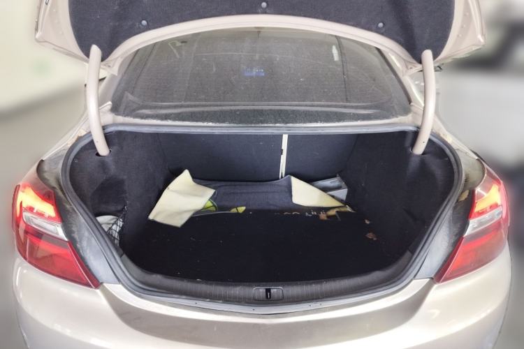 Used Buick Regal 2015 2.0L Elite Fashion Edition Trunk