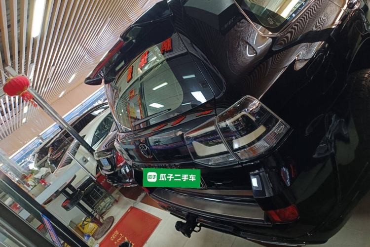 Used Toyota Land Cruiser 2019 5.7L 7-Seater Middle East Version
