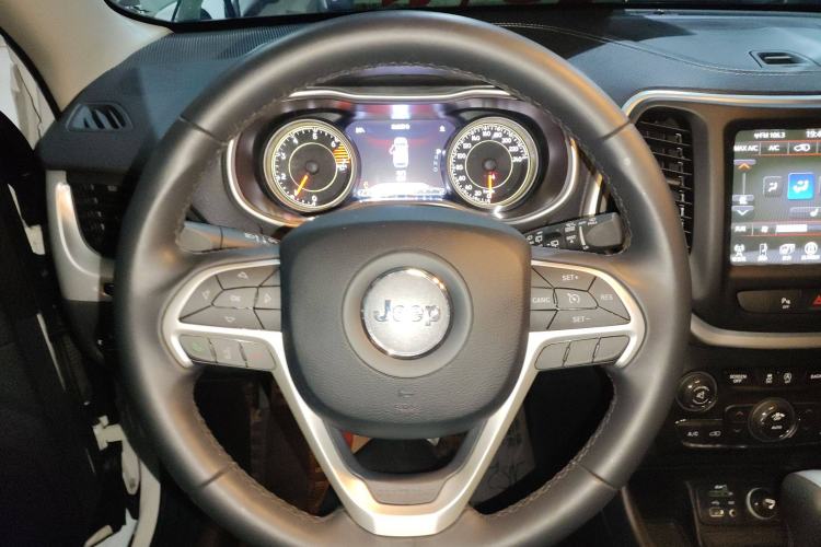 Used Jeep Cherokee 2020 2.0L Two-Wheel Drive Classic Sports Edition