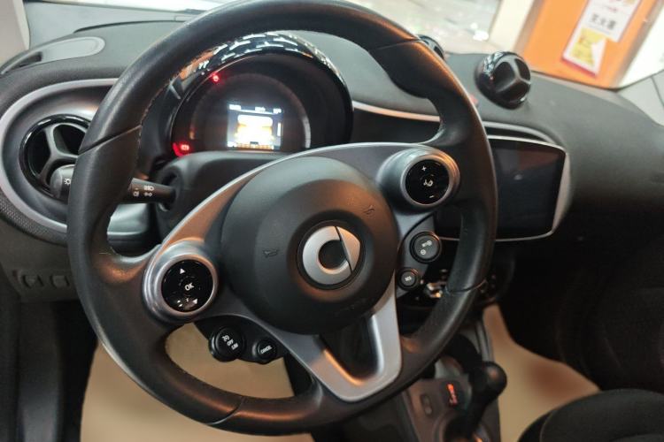 Used smart fortwo 2015 1.0L 52 kW Hardtop Passion Edition
