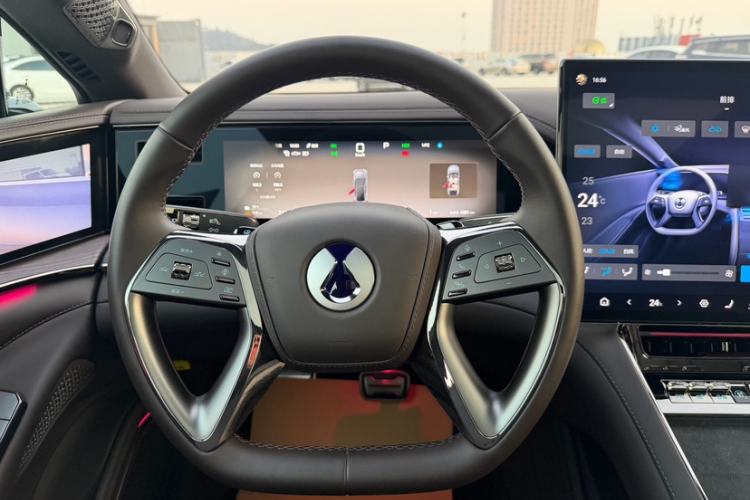 Used Denza Z9 2024 1100 km All-Wheel-Drive Ultra Version