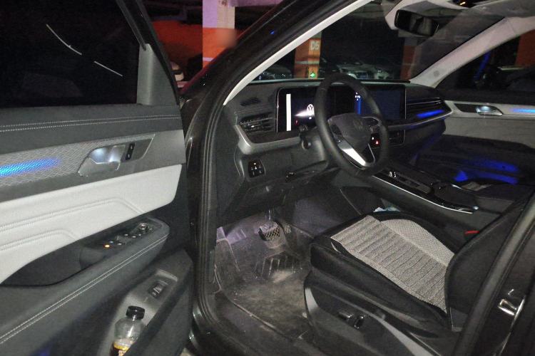 Used Volkswagen Tavendor 2024 330TSI Luxury Touring - All-Inclusive Edition Driver Seat