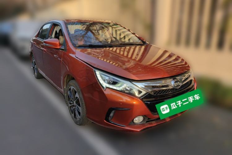Used BYD Qin New Energy 2015 1.5T Dual-Crown Flagship Plus Edition Front Right 45 Deg
