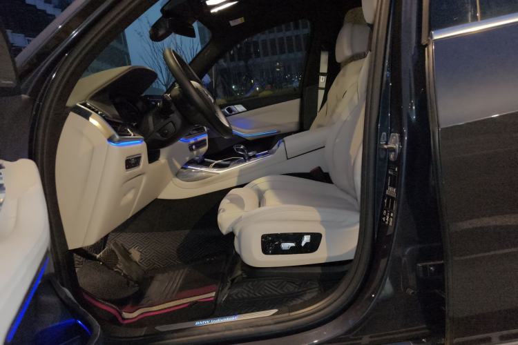 Used BMW X7 2021 xDrive40i Luxury Package with Premium Features