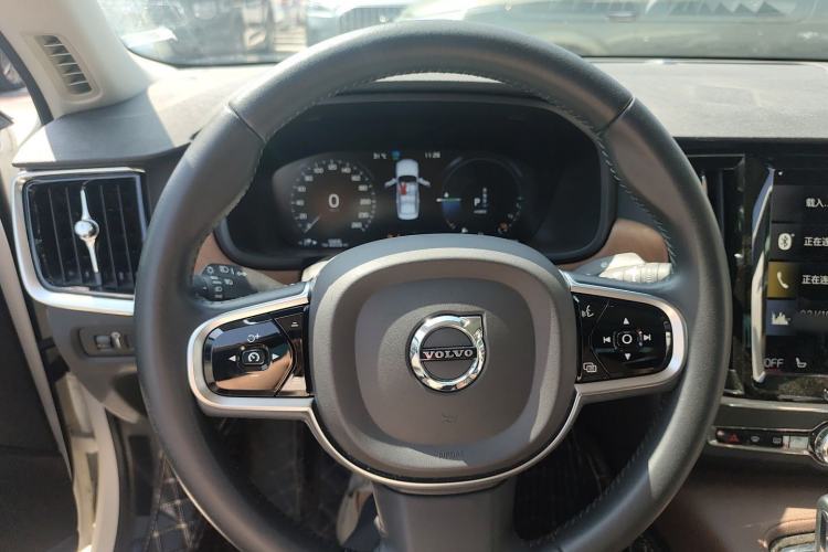 Used Volvo S90 New Energy 2020 T8 e-Drive Hybrid – Zhiyi Luxury Edition Steering Wheel