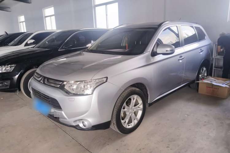 Used Mitsubishi Outlander 2014 2.4L 4x4 Deluxe Value Edition 5 Seats