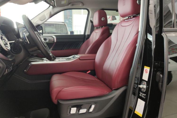 Used Tank 400 New Energy 2024 Hi4-T Off-Road Edition Left Front Seat