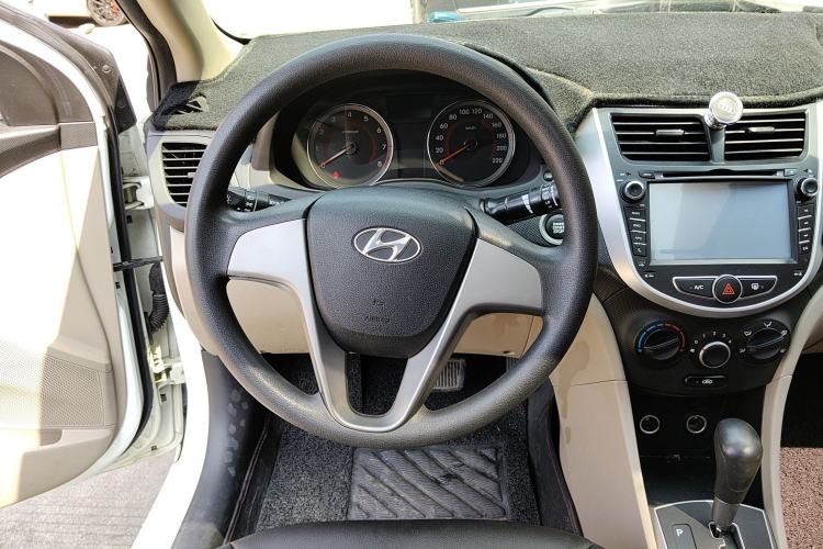 Used Hyundai Verna (older generation) 2014 1.4L Automatic Leading-Edge GLX