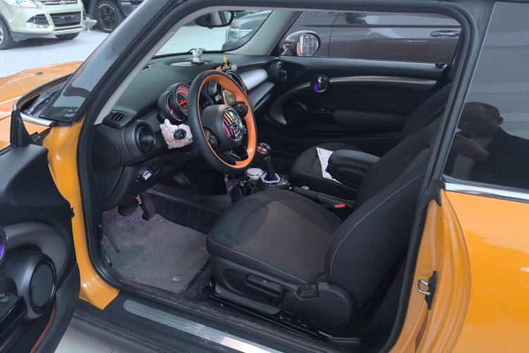 Used MINI 2014 1.5T COOPER Fun Interior 1