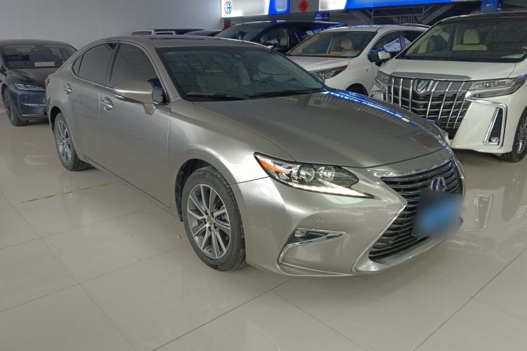 Used Lexus ES 2015 300h Comfort Edition

