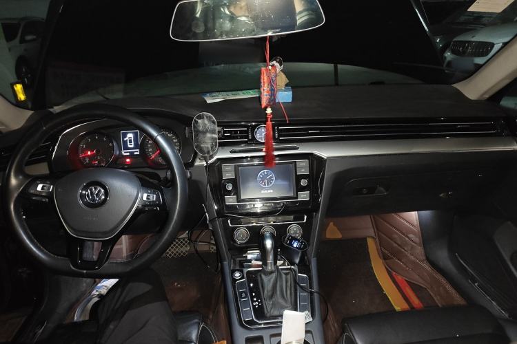 Used Volkswagen Magotan 2018 330TSI DSG Advanced Model Center Console