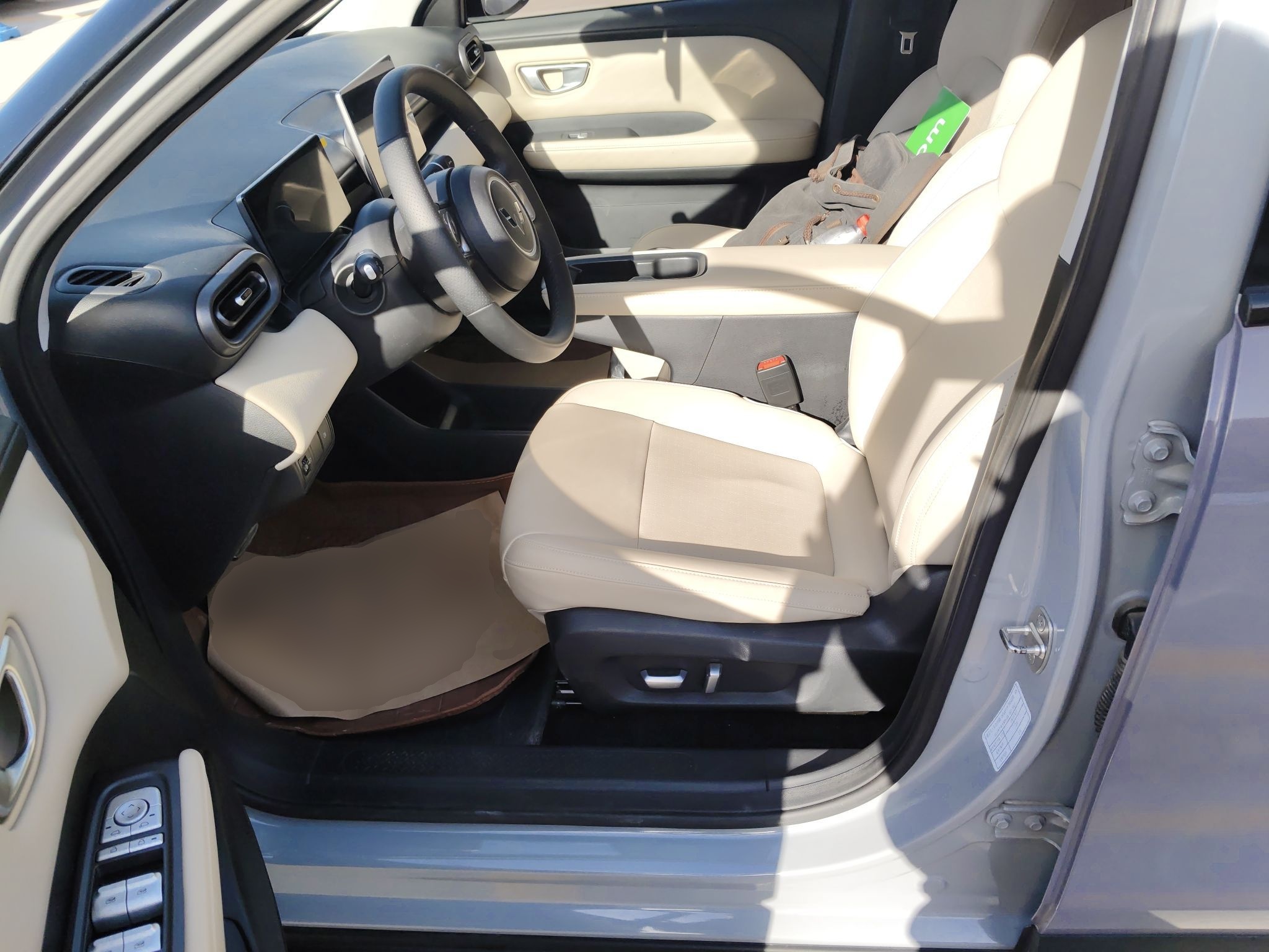 Переднее сиденье в автомобиле