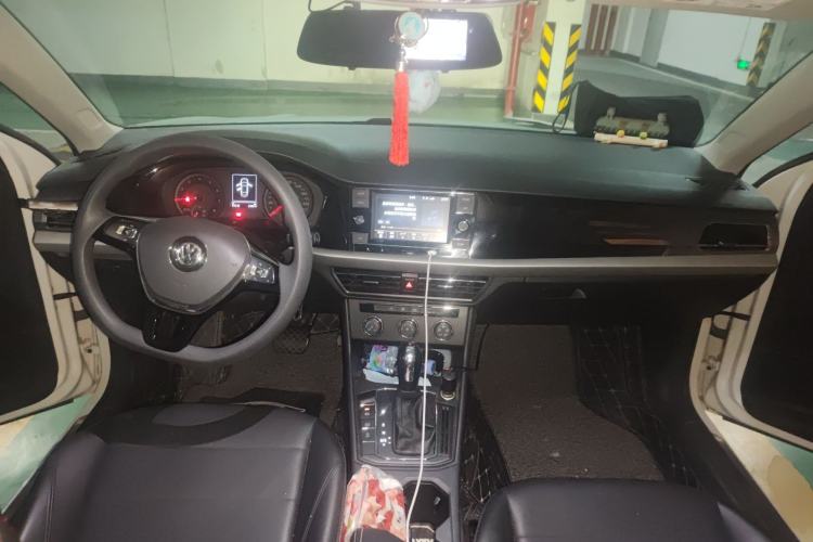 Used Volkswagen Lavida 2019 1.5L Automatic Comfort Edition China VI Standard Center Console