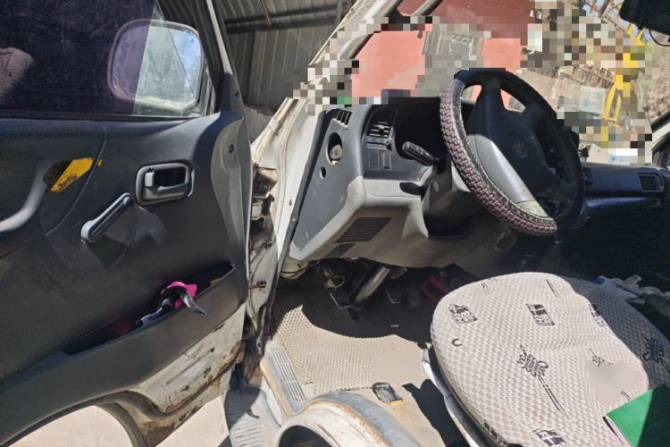 Used Jinbei Hiace 2014 2.0L Fifth-Generation Xiangyun Comfort Type 1 4G20C Driver Seat