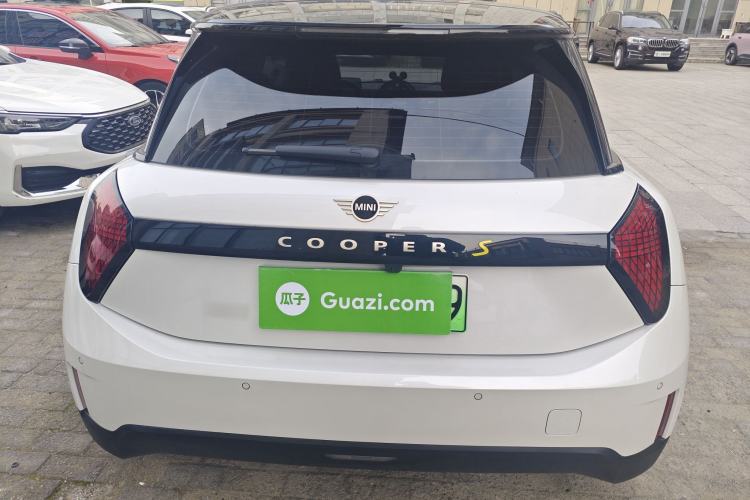 Used MINI Electric COOPER 2024 452km COOPER SE Artist
