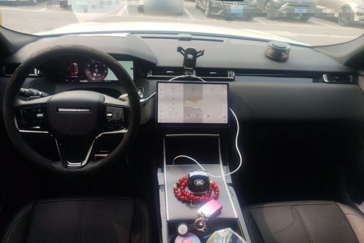 Used Land Rover Range Velar 2025 Dynamic SE Center Console