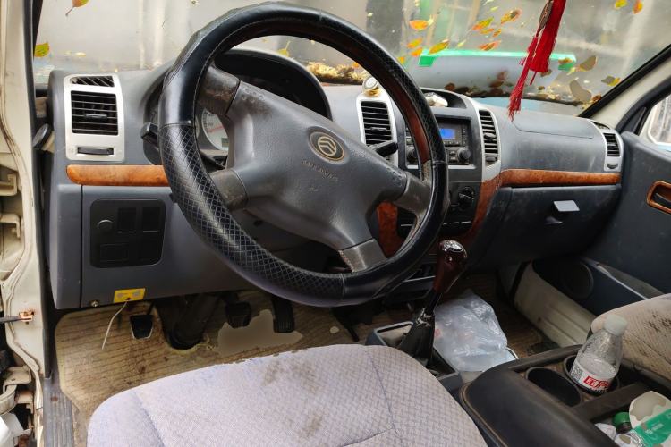 Used Golden Dragon Hiace 2010 2.0T Standard-Wheelbase Advanced Edition D20A Center Console