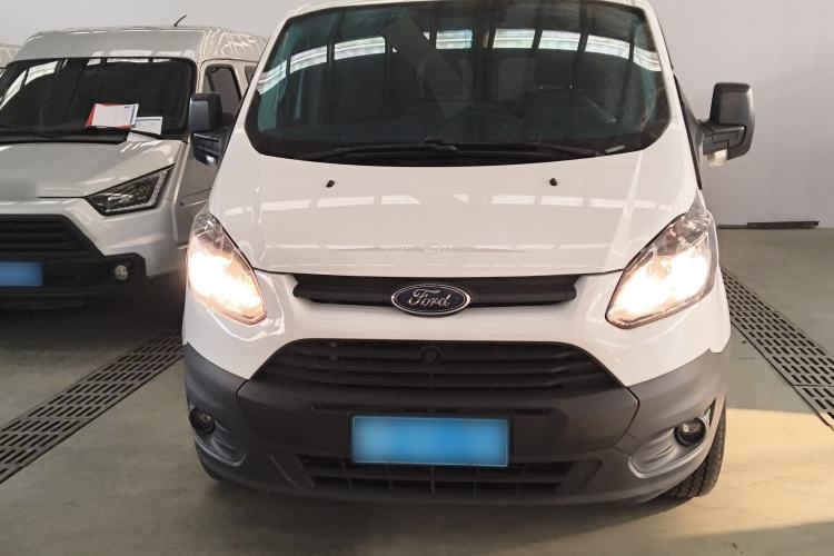 Used Ford Transit 2020 2.0T Diesel Multi-Function Commercial Vehicle Mid-Chassis Low-Roof Design with Dual Rear Doors Meeting China VI Emission Standards Front