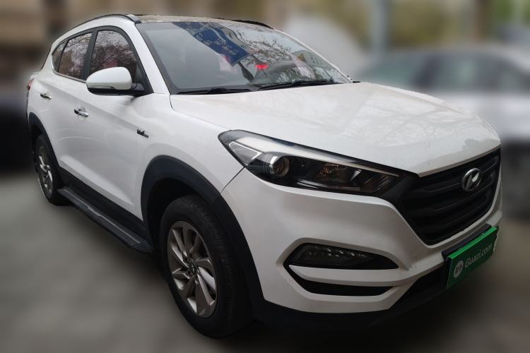 Used Hyundai Tucson 2015 1.6T Dual-Clutch Two-Wheel-Drive Smart Model Front Right 45 Deg