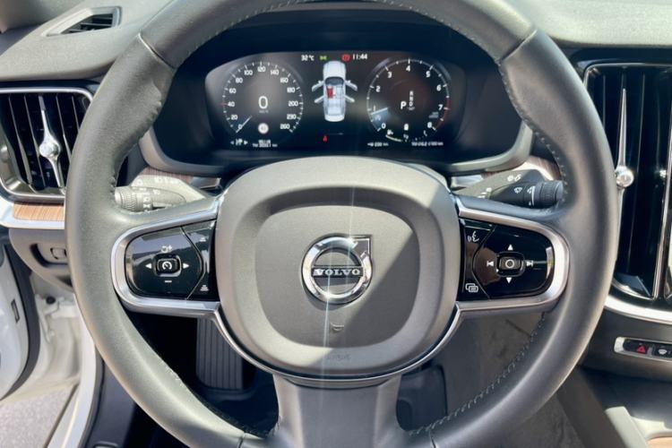 Used Volvo S60 2022 B4 Zhiyuan Luxury Edition
