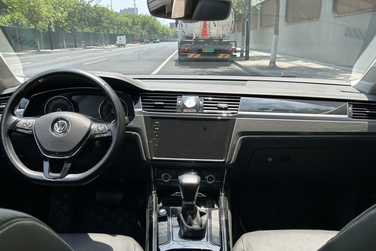 Used Volkswagen Phideon 2019 380TSI Two-Wheel Drive Business Edition China VI Standard
