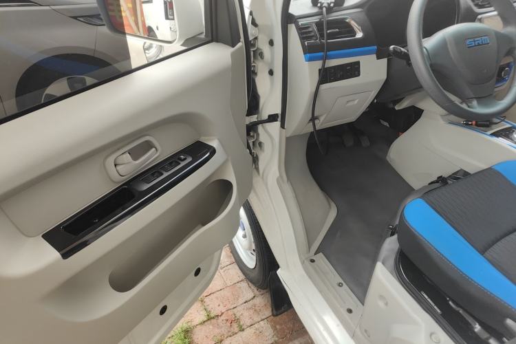 Used SRM Haoyun 2025 Standard Model Ningde 41.86kWh 305KM 6 Seats Driver Seat