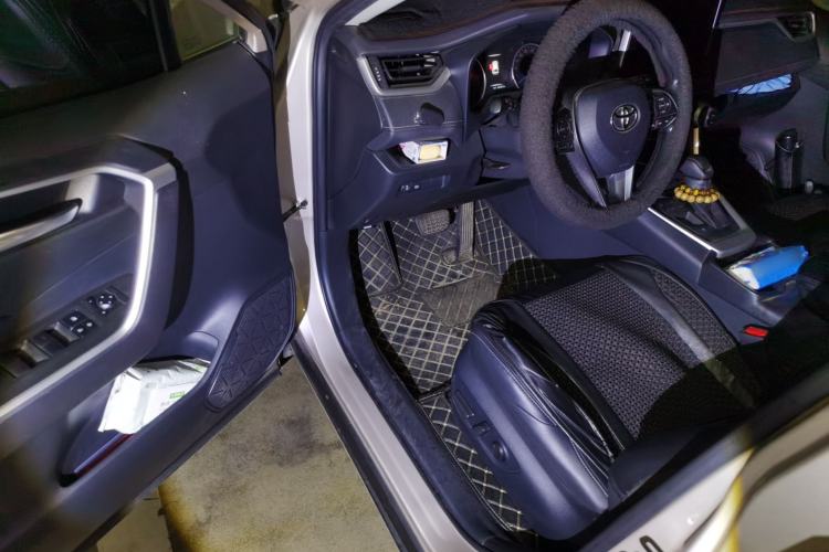 Used Toyota Wildlander 2020 Dual-Engine 2.5L E-CVT Two-Wheel Drive Luxury Edition Driver Seat