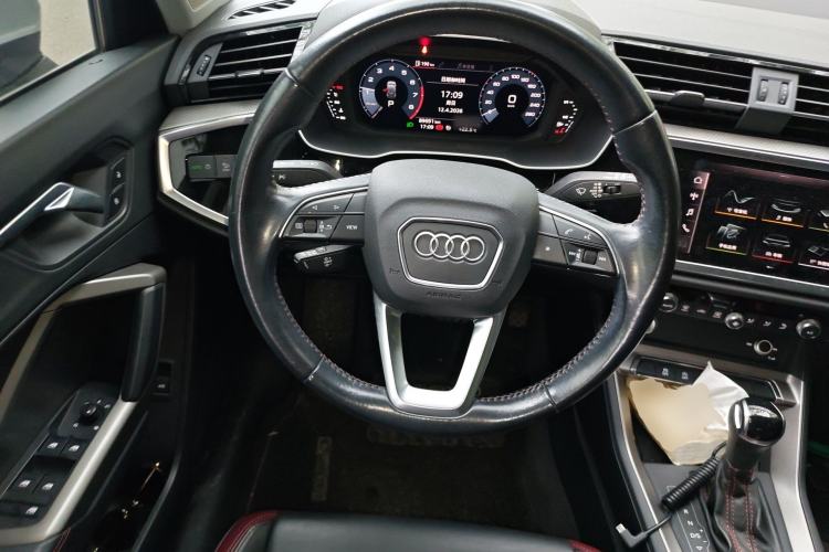 Used Audi Q3 2020 35 TFSI Fashionable and Elegant Model Steering Wheel