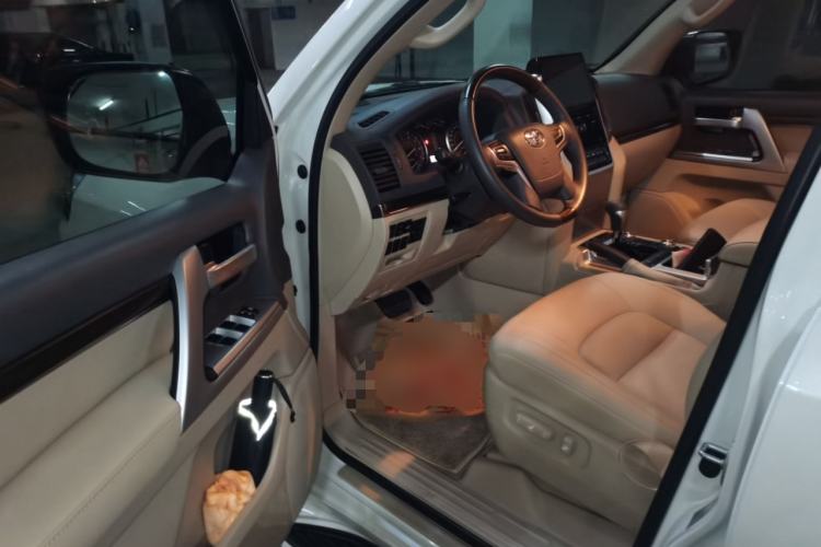 Used Toyota Land Cruiser 
