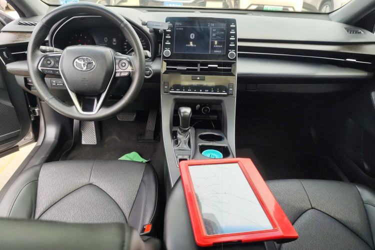 Used Toyota Avalon 2019 2.0L Luxury Edition China VI Standard Center Console