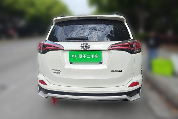 Used Toyota RAV4 2019 2.0L CVT Two-Wheel Drive Luxury Version China VI Standard