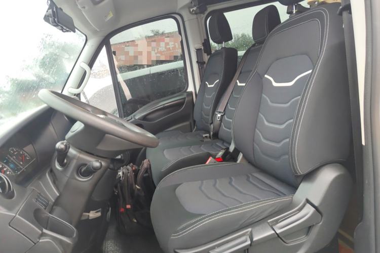 Used Iveco Eurocargo 2021 2.0T Manual Super-Rui Short Wheelbase Low-Roof Side-Hinged Door F1A