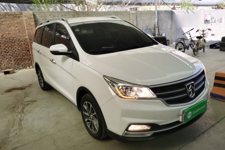 Used Baojun 730 2019 1.5L Manual Fashion Model 7-seater China VI Front Right 45 Deg