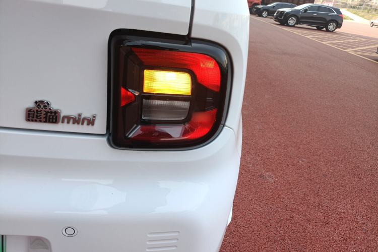 Used Geely Galaxy Panda 2024 Panda Mini 200km Longteng PRO Edition Right Rear Taillight