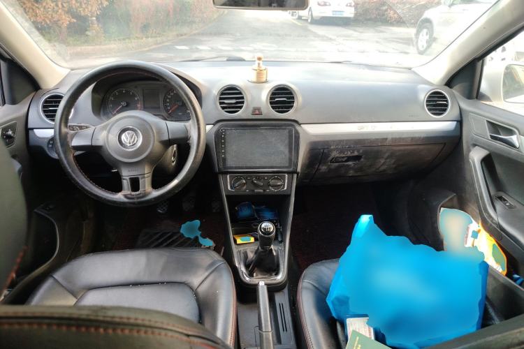 Used Volkswagen Jetta 2013 1.6L Manual Comfort Model Center Console