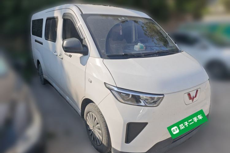 Used Wuling Yangguang 2024 300KM Comfort Version Passenger Van 75kW
